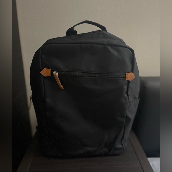 Backpack - Picture 4 of 11